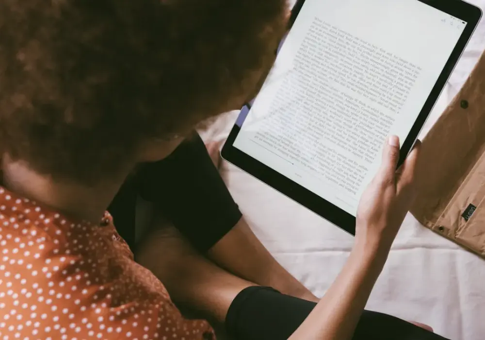Czytnik e-booków – jak wybrać odpowiedni model?