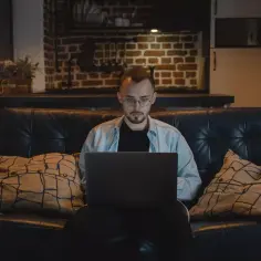Jak zarobić na sztucznej inteligencji? Sprawdzone sposoby i strategie