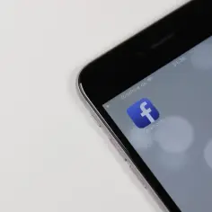 Jak usunąć zdjęcie w tle na Facebooku i uniknąć nieodwracalnych zmian