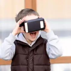 Okulary VR od jakiego wieku? Bezpieczne korzystanie dla dzieci