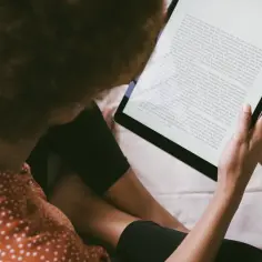 Czytnik e-booków – jak wybrać odpowiedni model?