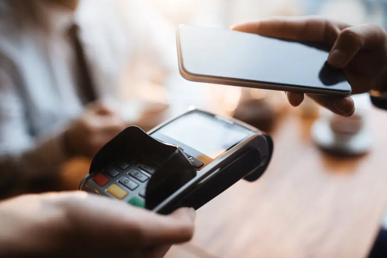 Zdjęcie Czy w KFC można płacić Blikiem? Odkryj wygodę płatności mobilnych