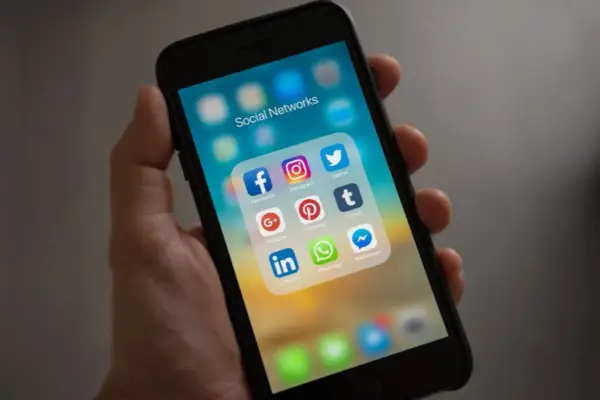 Jak sprawdzić numer telefonu na Facebooku - 5 skutecznych metod